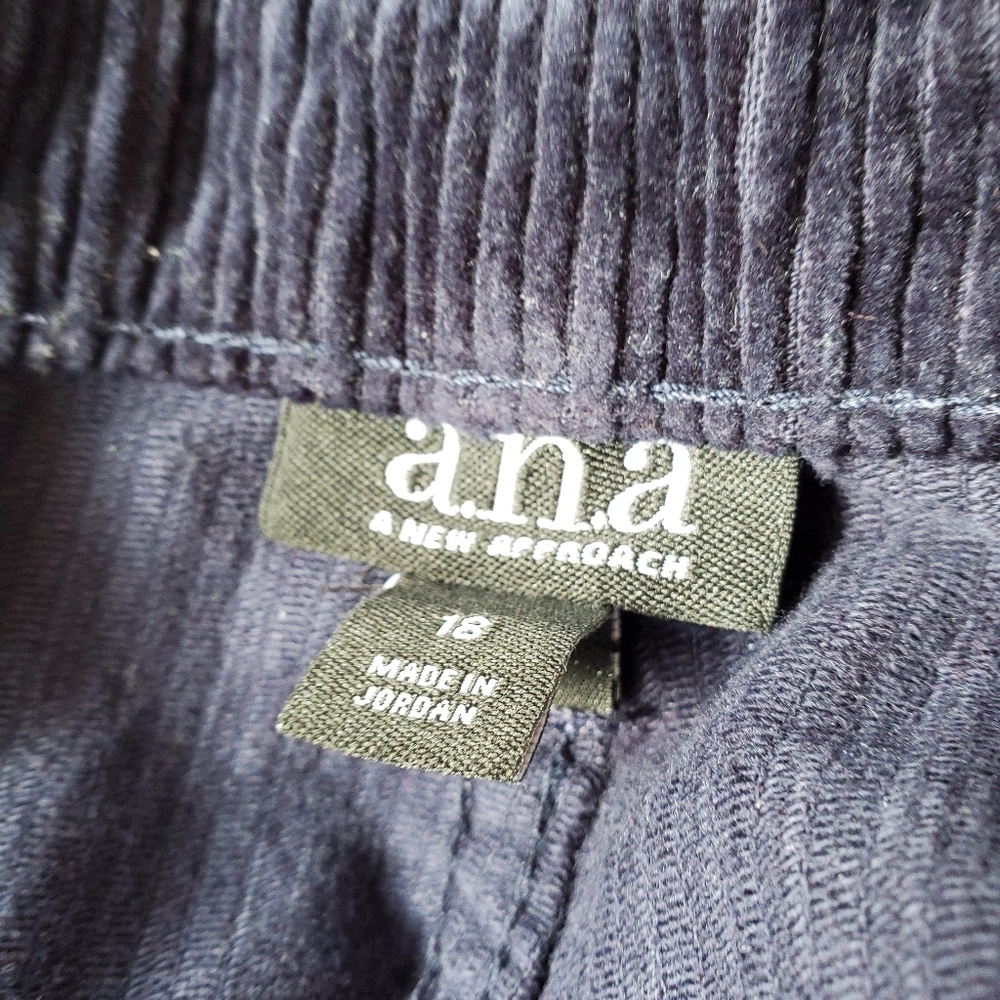 A.N.A high rise navy blue wide leg corduroy pants - Picture 4 of 6